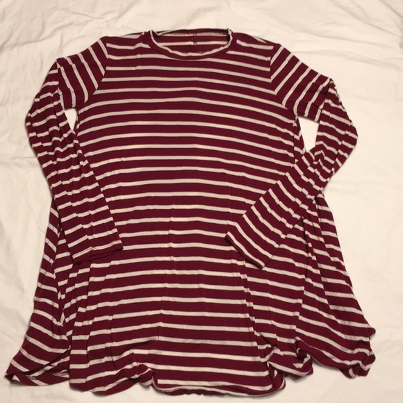 Tops - SALE! Flowy Red & White stripes shirt